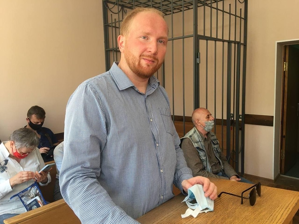 Bild på Jauhien i rättssal